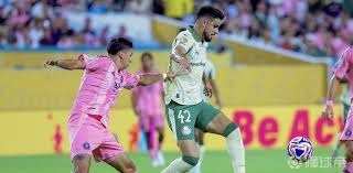 英媒：费迪南德称卢克-肖在曼联有重要地位，他需要证明自己